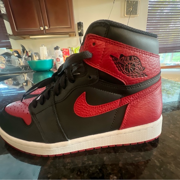 Jordan 1 bred size 9 new - Picture 2 of 14